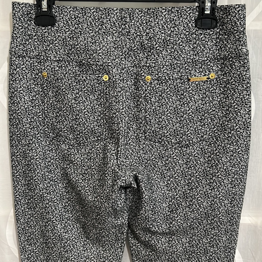 Michael Kors Black & White Floral Print Leggings, Size Medium - Picture 4 of 7